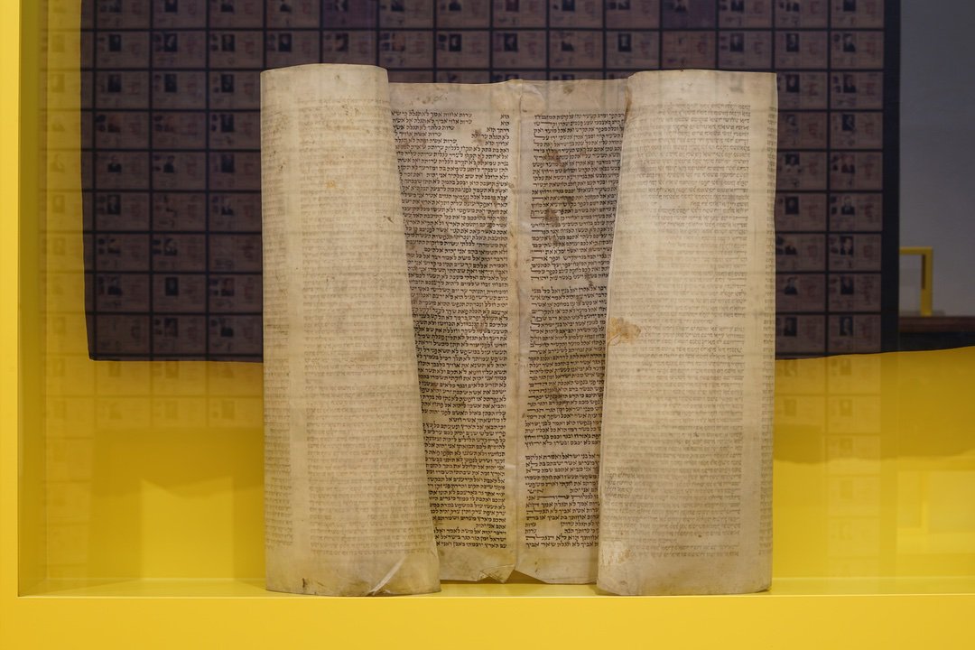 Fragment of a Torah scroll from the old Trier synagogue on the Zuckerberg