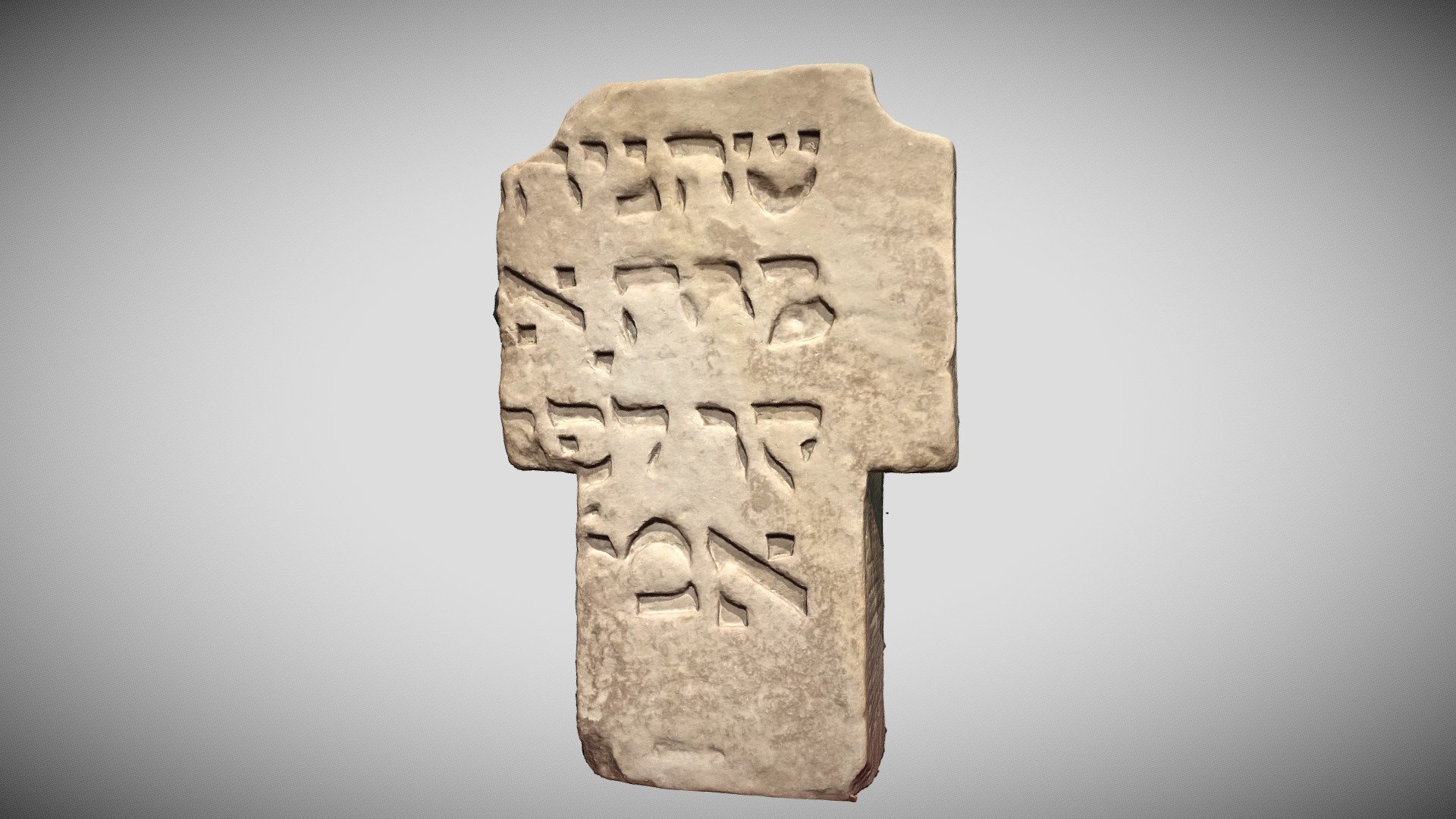 Jüdischer Grabstein, nachträglich zu einem Kreuz umgearbeitet