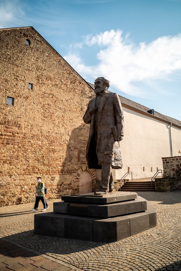 Karl-Marx-Statue, 3