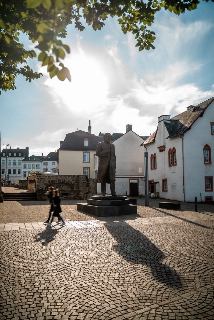 Karl-Marx-Statue, 8